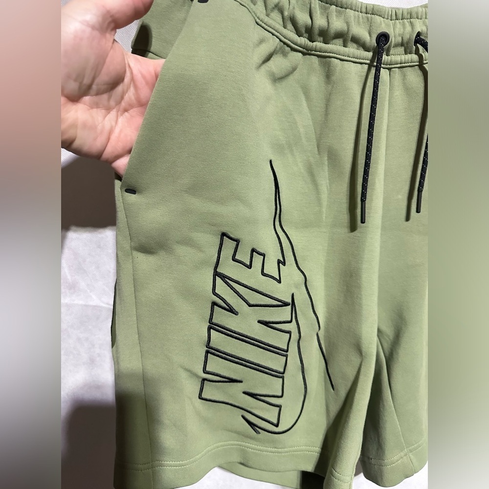 Nike Sportswear Tech Fleece Shorts Athletic DZ4472-386 Oil Green Knit Men L NWOT - Picture 3 of 7